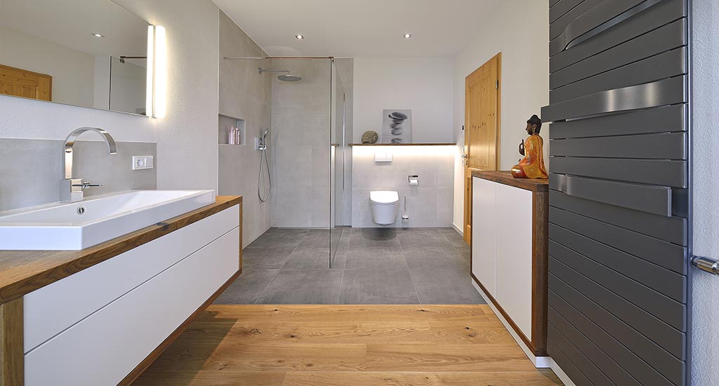 Badezimmer Möbel und Waschtisch in Lahr